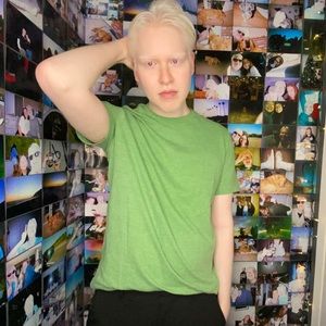 MOSSIMO GREEN T SHIRT